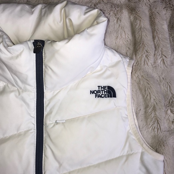North Face Fitted 600 Down Vest - Picture 3 of 8